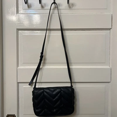 Bolso Bandolera Simply Vera Wang Borgoña Acolchado Cartera Pequeña Solapa Foto 1 de 4