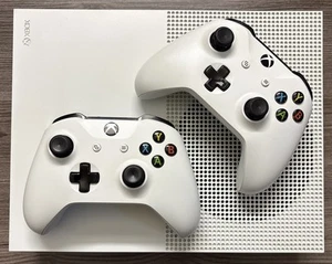 Consola Microsoft Xbox One S 1TB Blanca Paquete 1681 con 2 Controladores Xbox One - Imagen 1 de 14
