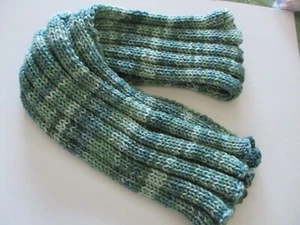HANDMADE BEAUTIFUL KNITTED SCARF 48 INCHES GREEN COLORS - Picture 1 of 5