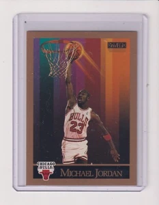 1990-91 SKYBOX #41 MICHAEL JORDAN - CHICAGO BULLS - Picture 1 of 1