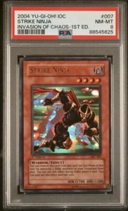 PSA 8 Yugioh 1ª Edición Strike Ninja COI-007 2004 Invasión del Caos Ultra Raro - Imagen 1 de 2