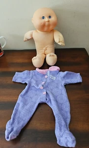 Hasbro Cabbage Patch 1990 First Edition mit bissigem Baby Outfit Mädchen Kaukasier - Bild 1 von 13