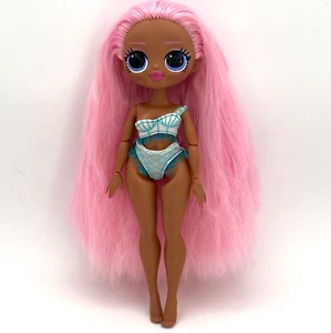 LOL Sorpresa OMG Muñeca de Moda 9" Pelo Rosa con Traje de Baño - Imagen 1 de 7