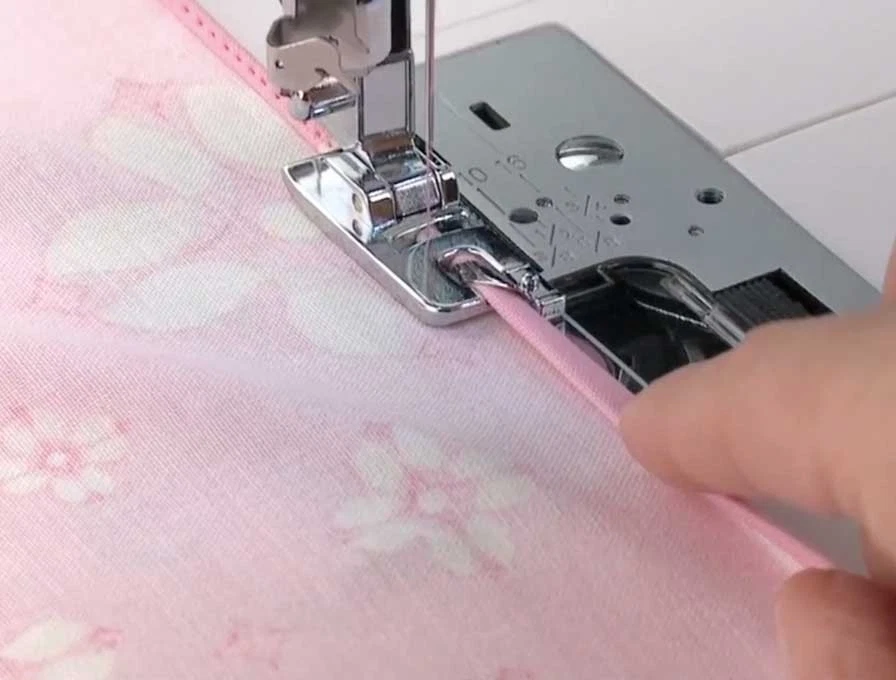 Pie de dobladillo dobladillo enrollado 1/8 para Singer Heavy Duty 4411 4423 HD102 HD110 44S + Foto 1 de 3