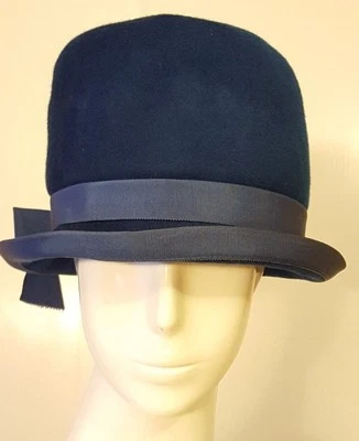 Sombrero Neumann-Elder Fair Field Fielts, azul real, lana, arco Cloche, años 40 (L) Foto 1 de 4