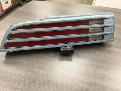 1974 1975 1976 1977 1978  Pontiac Firebird Formula Trans Am LH driver tail light - Imagem 1 de 4