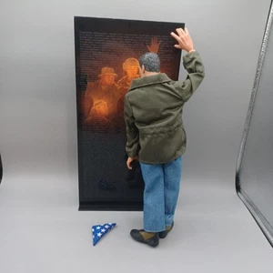G.I. Joe Lighted Vietnam Wall Memorial Vintage Figur Hasbro 2000 - KOMPLETT - Bild 1 von 13