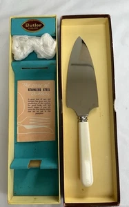 Vintage GEORGE BUTLER pie server/cake slice ~ stainless steel/faux bone handle - Picture 1 of 9
