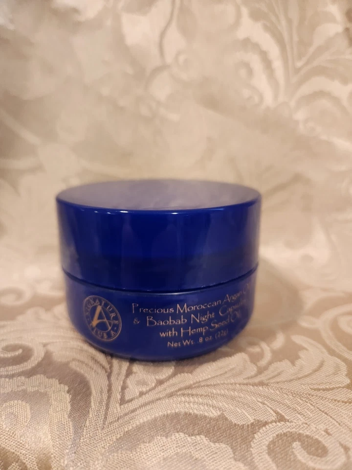 SIGNATURE CLUB UM PRECIOSO ÓLEO DE ARGAN E CÁPSULAS NOTURNAS DE BAOBÁ COM ÓLEO DE SEMENTE DE CÂNHAMO - Imagem 1 de 1