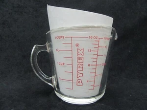 Pyrex 2-Cup Glass Measuring Cup. Ounces, Cups, Metric. ML. Left Handed. Red UK - Picture 1 of 2