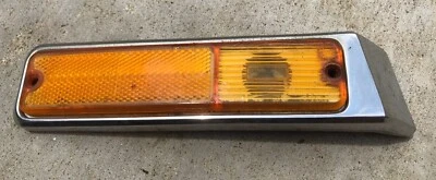 Lente de luz marcadora lateral Jeep J 20 y base frontal lado del conductor Foto 1 de 4