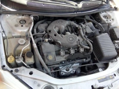 Eje de transmisión delantero derecho usado se adapta a: Chrysler Sebring Sdn R 2004 2,7 L con ABS Foto 1 de 4