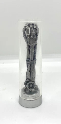 NECA Terminator 2 Sarah Connor & John Connor Figure 2 Pk SKYNET/T-800 ARM ONLY Cover