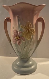 Vintage Hull USA Art Pottery 406 - 7 ” inch Double Handled Vase Iris Design - Picture 1 of 7