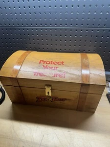 Extremely Rare Disney Duck Tales Treasure Chest Vintage Wooden Protect Your  - Picture 1 of 9