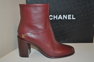 Bota de tornozelo curta nova na caixa Chanel 16A couro borgonha CC salto alto bloco 35,5 - Imagem 1 de 4