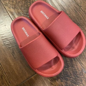 Bronax Unisex Red Bathroom Thick Sole Cloud Slide Slippers Sandals Size 37-38 - Picture 1 of 5