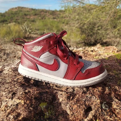 Nike Jordan 1 Mid Toddler's talla 9C Foto 1 de 4
