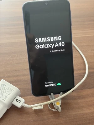 Samsung Galaxy A40 SM-A405F - 64GB - Blau  Ohne Simlock  Dual-SIM - Bild 1 von 4