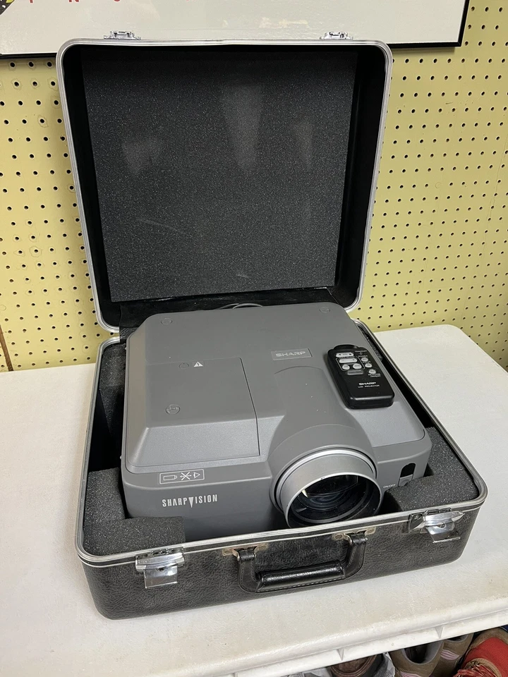 Sharp XV-P15U LCD Projector Sharpvision Movie Projector Home Theater *tested - Image 1 of 4