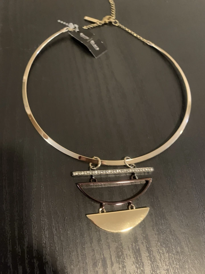 ($50) Collar de cuello de mercado negro de la Casa Blanca para mujer Foto 1 de 4