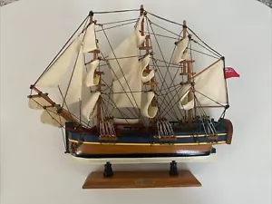HERITAGE MINT L.T.D. 19" LONG WOOD/FABRIC MODEL SHIP THE H.M.S ENDEAVOR - Picture 1 of 11