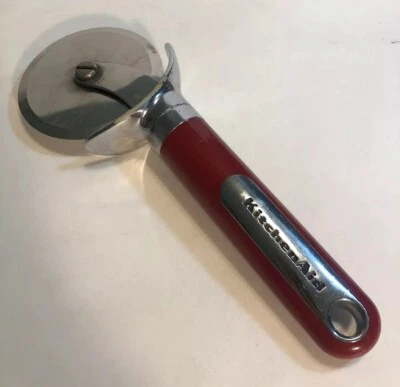 Cortador de rueda de pizza Kitchenaid de acero inoxidable de alta resistencia rojo Foto 1 de 4