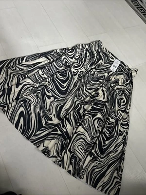 F & F Ladies Black Cream Marble Effect Pleated Stretchy Skirt New Tags Sz 10 - Image 1 of 4