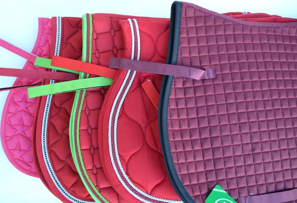 5 Sattelunterlagen Schabracken Restposten Ausstellungstück ROT Posten 1283 - Bild 1 von 1