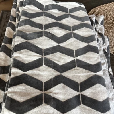 West Elm Gorgeous Zig Zag Gris Y Blanco Cortinas 2 Foto 1 de 4
