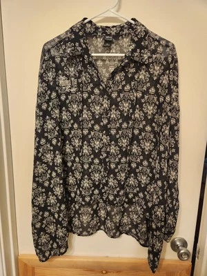 Blusa negra transparente de Disney Her Universe Haunted Mansion para mujer talla M con corbata Foto 1 de 4