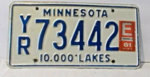 Vintage 1981 Minnesota Blue On White License Plate 10,000 Lake # YR 73442 W/Tags - Picture 1 of 5