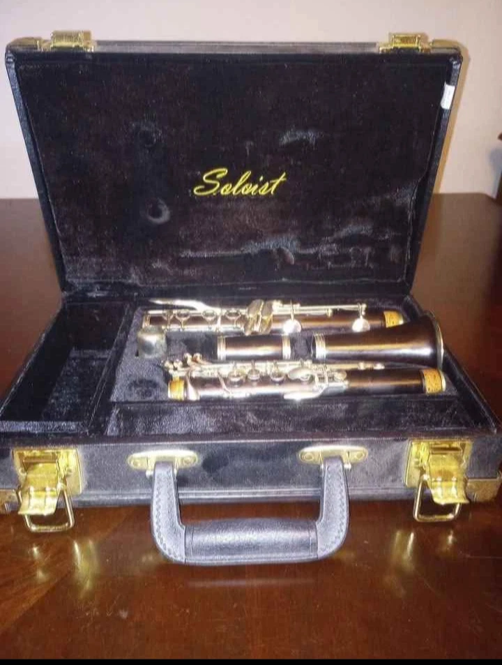 Clarinete plano Leblanc Soloist B. Madera con llaves de plata.  Foto 1 de 1