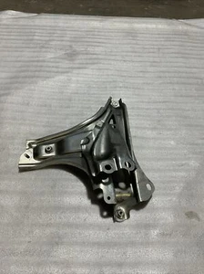 Soporte inferior inversor Lexus Hs250h 2010-2012 G9110-75010 - Imagen 1 de 10
