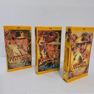 Adventures Of Indiana Jones Trilogy THX Digitally Mastered 3 VHS Tape Tested VG - Foto 1 di 4