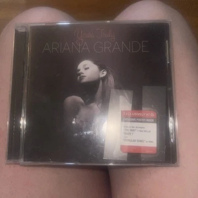 Ariana Grande Yours Truly TARGET EXCLUSIVE + POSTER 2013 Foto 1 de 4
