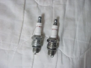 Qty. 2 Champion Spark Plug L78C / 807 - Foto 1 di 1