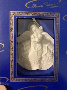 Roman Heavens Treasures Porzellan Engel hält Lamm Versöhnung Ornament 95 - Bild 1 von 2