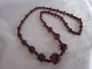 "Collar de baquelita de cereza ámbar facetado vintage 33""" - Imagen 1 de 3