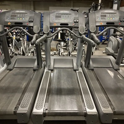 Life Fitness CLST Integrity Series Cinta de Correr Equipo de Gimnasio Máquina de Cardio Foto 1 de 4