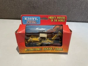 ERTL #1853 Movers Of The World 1/64 Scale International Backhoe/Loader - Boxed - Imagen 1 de 10