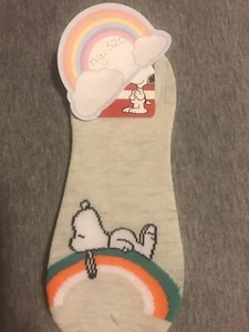 PEANUTS Snoopy Rainbow St Patrick's Day Stay Put Liner Socks SZ 9-11 New - Picture 1 of 3