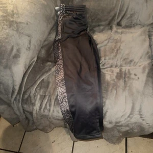 Nike Air Jordan Boy's Size 7 Thermafit Pants Dark Grey/Gold Orange 851381-639 - Picture 1 of 3