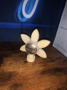 Vintage Sonnenblume Sprinklerkopf - gebraucht - gelb - 4"" - Bild 1 von 6