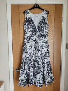 East ärmelloses Baumwoll-Midikleid geblümt gefüttert ~ Größe UK 10 sehr guter Zustand - Bild 1 von 12