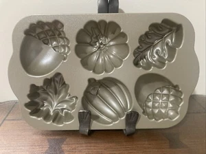WILLIAMS SONOMA 6 Section Mini Cake Muffin Pan AUTUMN TREATS - Picture 1 of 3