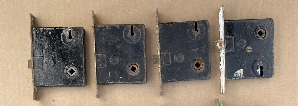 EXCELENTE Lote de (4) Antigas PENN Mortise TRAVAS DE PORTA Latão Faceplates Salvamento - Imagem 1 de 1