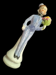 Vintage Porzellan Glocke Hopfen Junge & Blumenstrauß Figur Miniatur 3,5" - Bild 1 von 9