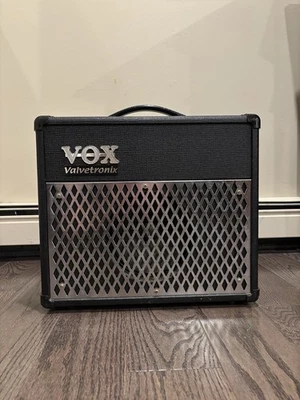 Vox AD15VT Valvetronix 15W Modeling Combo Guitar Amplifier - Image 1 of 4