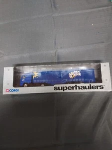 Corgi Superhaulers 1:64 TY59546 VOLVO Curtainsider " GOLDEN WONDER" - Picture 1 of 2